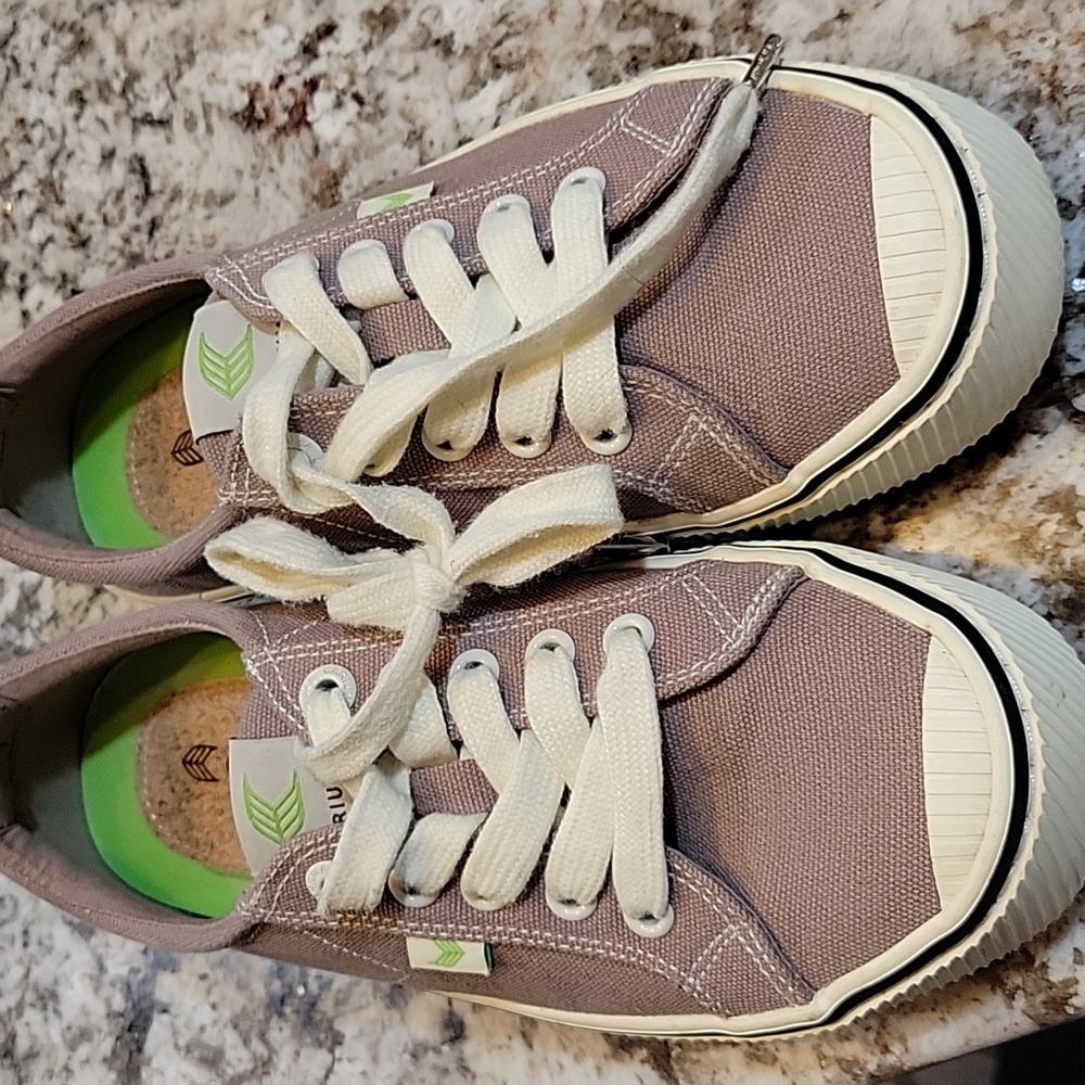 Cariuma OCA low - Women Size 6